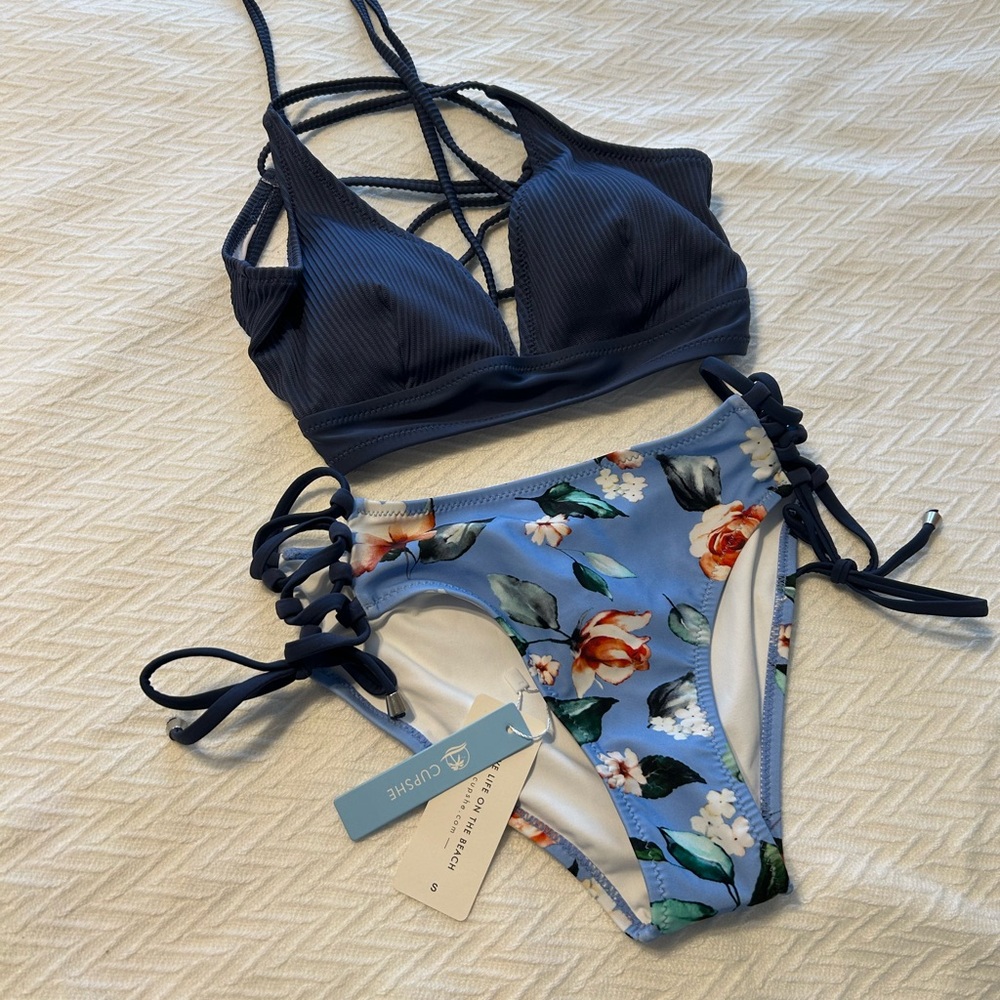🆕Cupshe Floral Bikini Set with Strappy Top